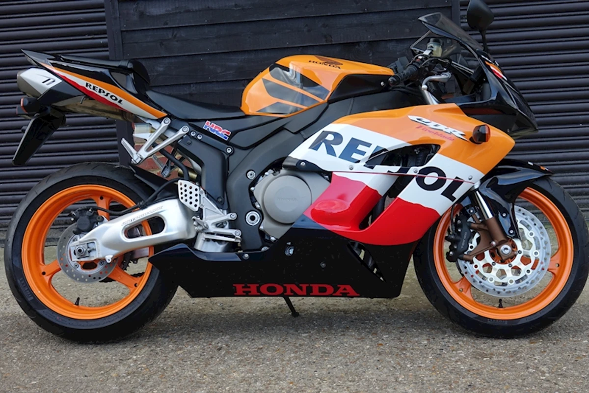 Carhuna | 2005 HONDA FIREBLADE CBR1000RR SC57