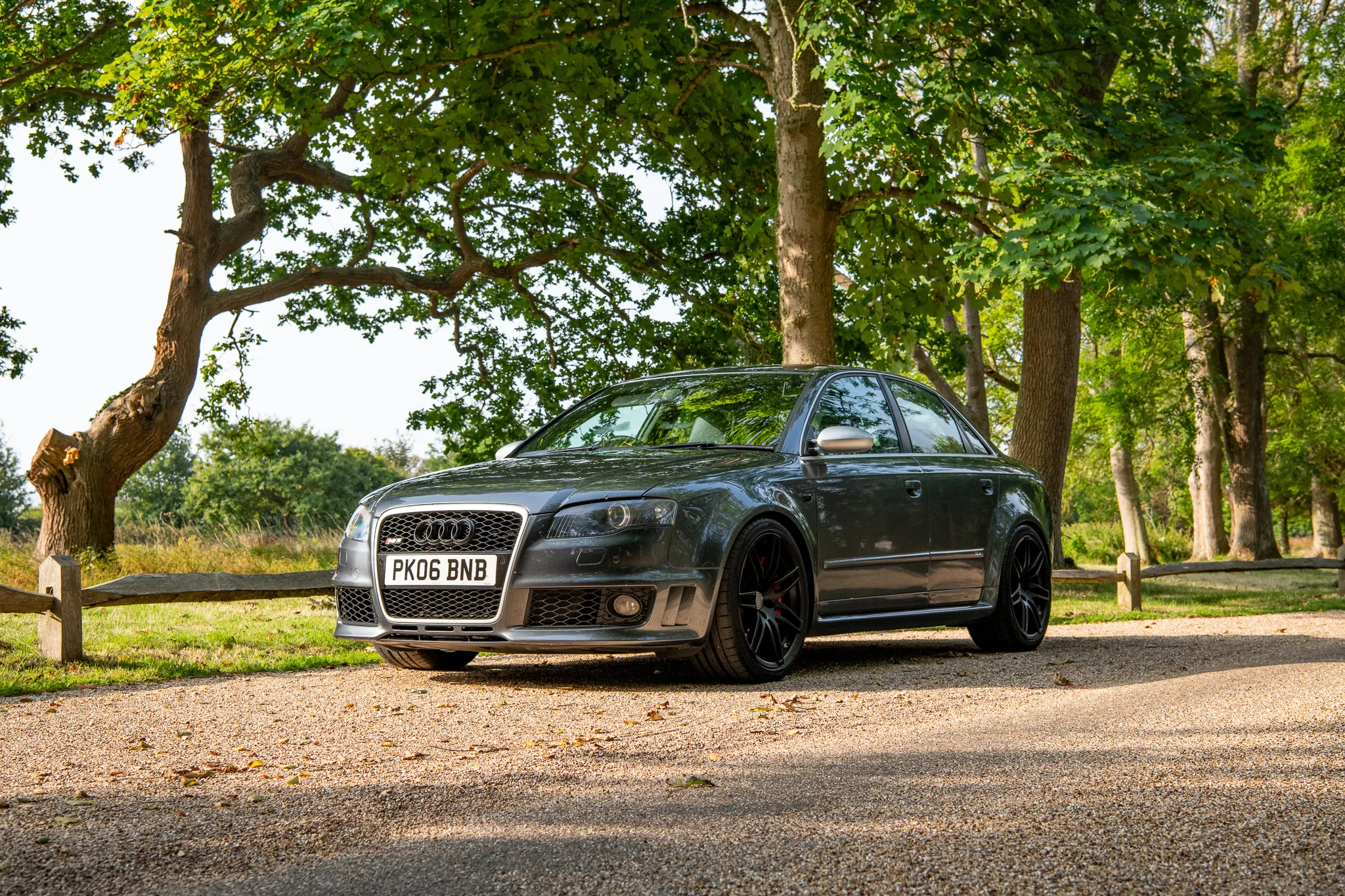 Audi RS4 B7 2006 スプリントブルー 1/18 Audi RS4 B7 2006 Sprint